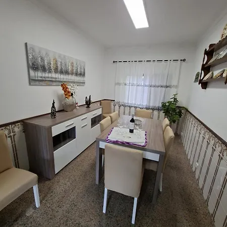 Semesterbostad Constanca House Corroios