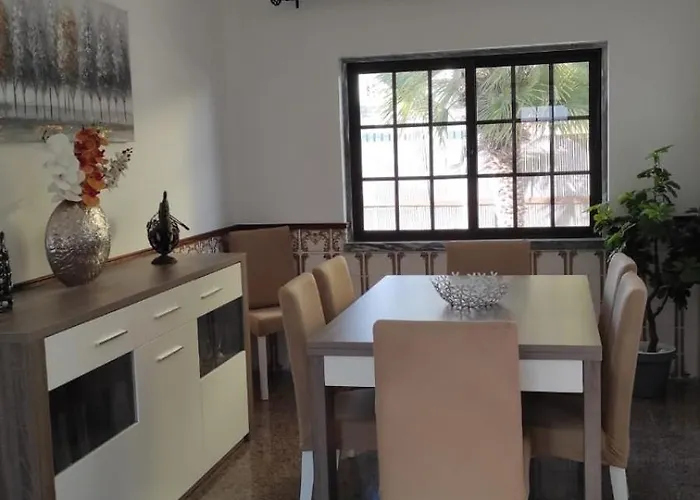 Semesterbostad Constanca House *